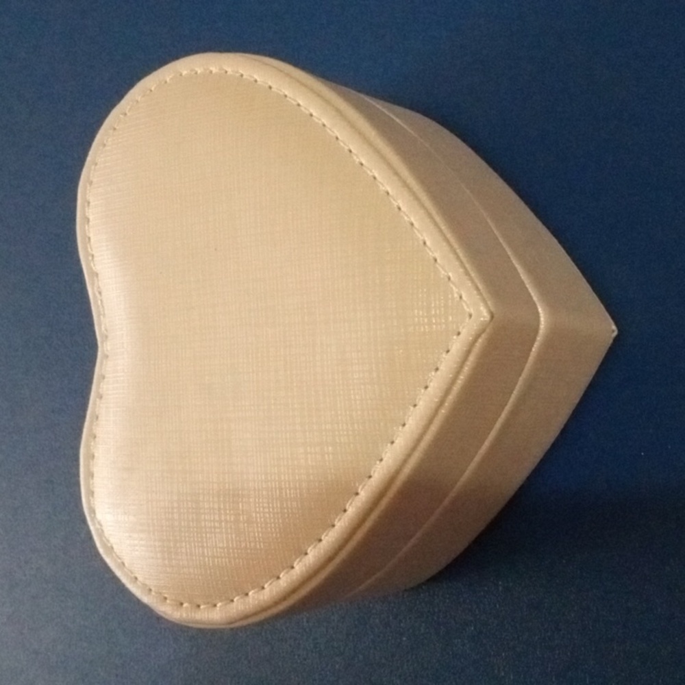 *CLEARANCE Cream Heart Shape Travel Jewelry Box